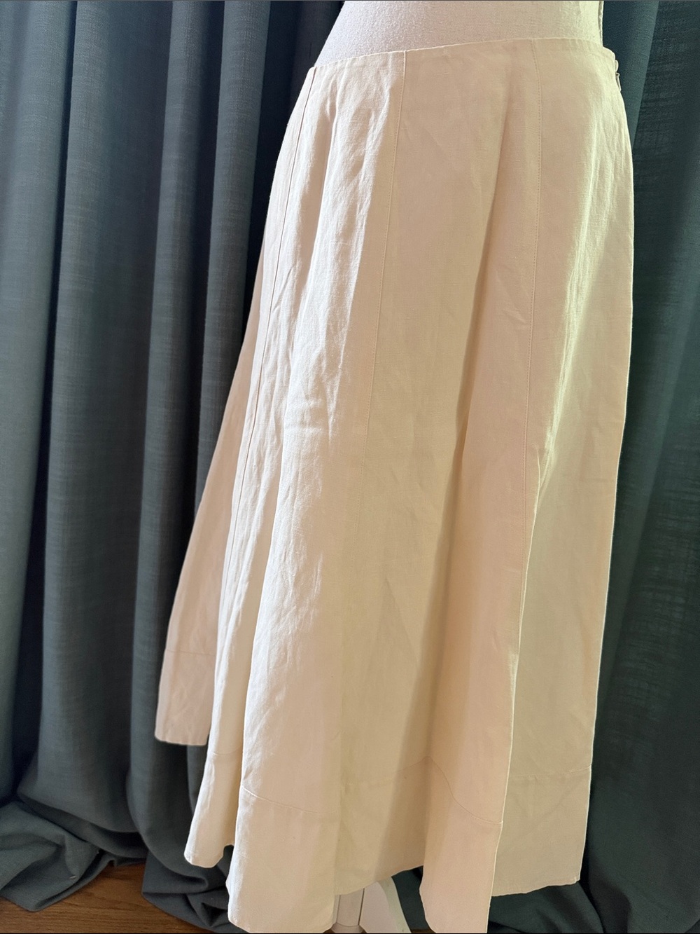Minuet Soft Cream midi Skirt